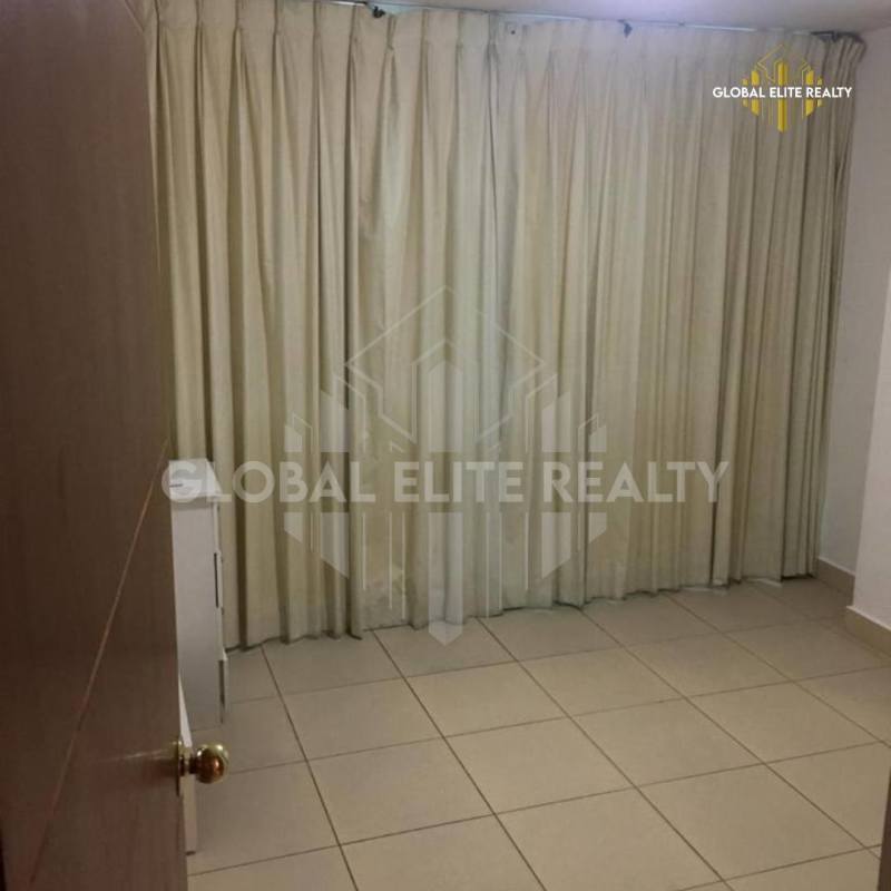 Second bedroom empty with window, ceramic tile floor PH Pueblo Nuevo Panama