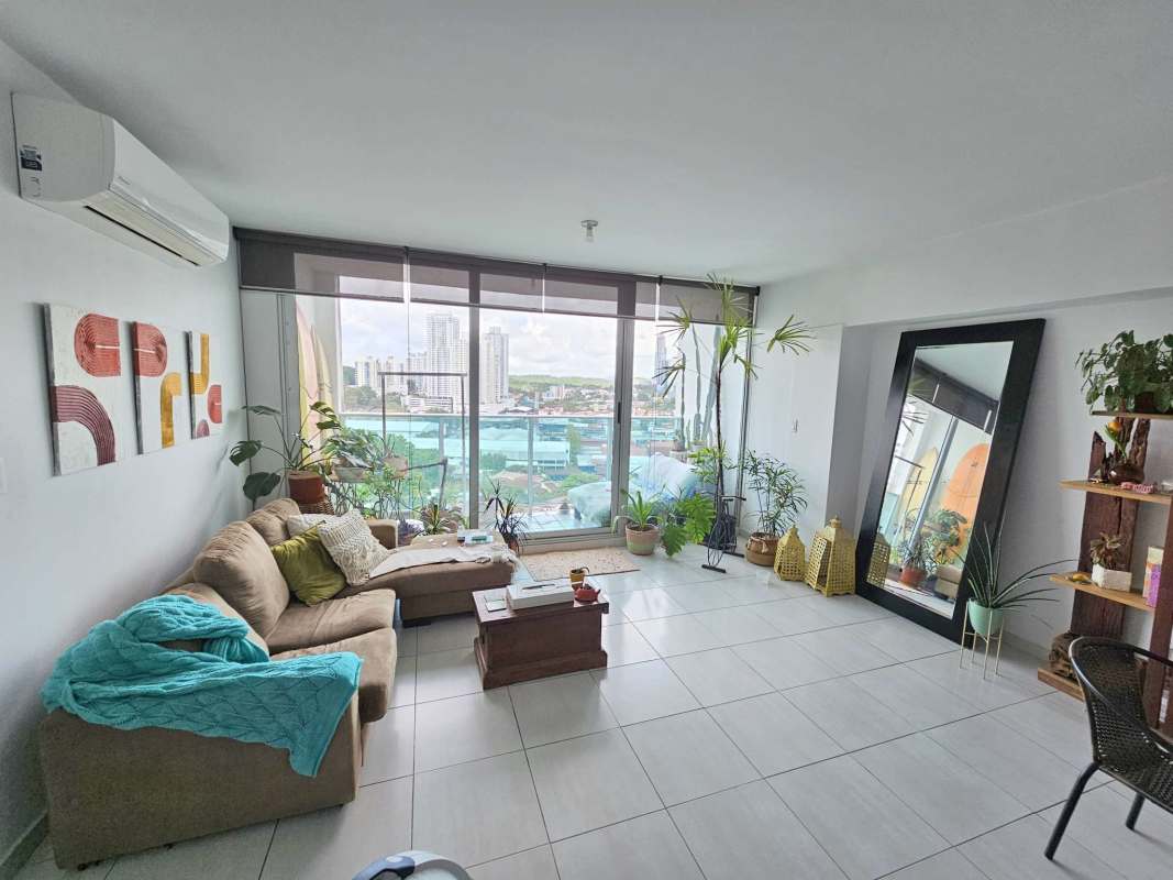 Living room panoramic city views through large windows PH Trinity El Cangrejo Panama