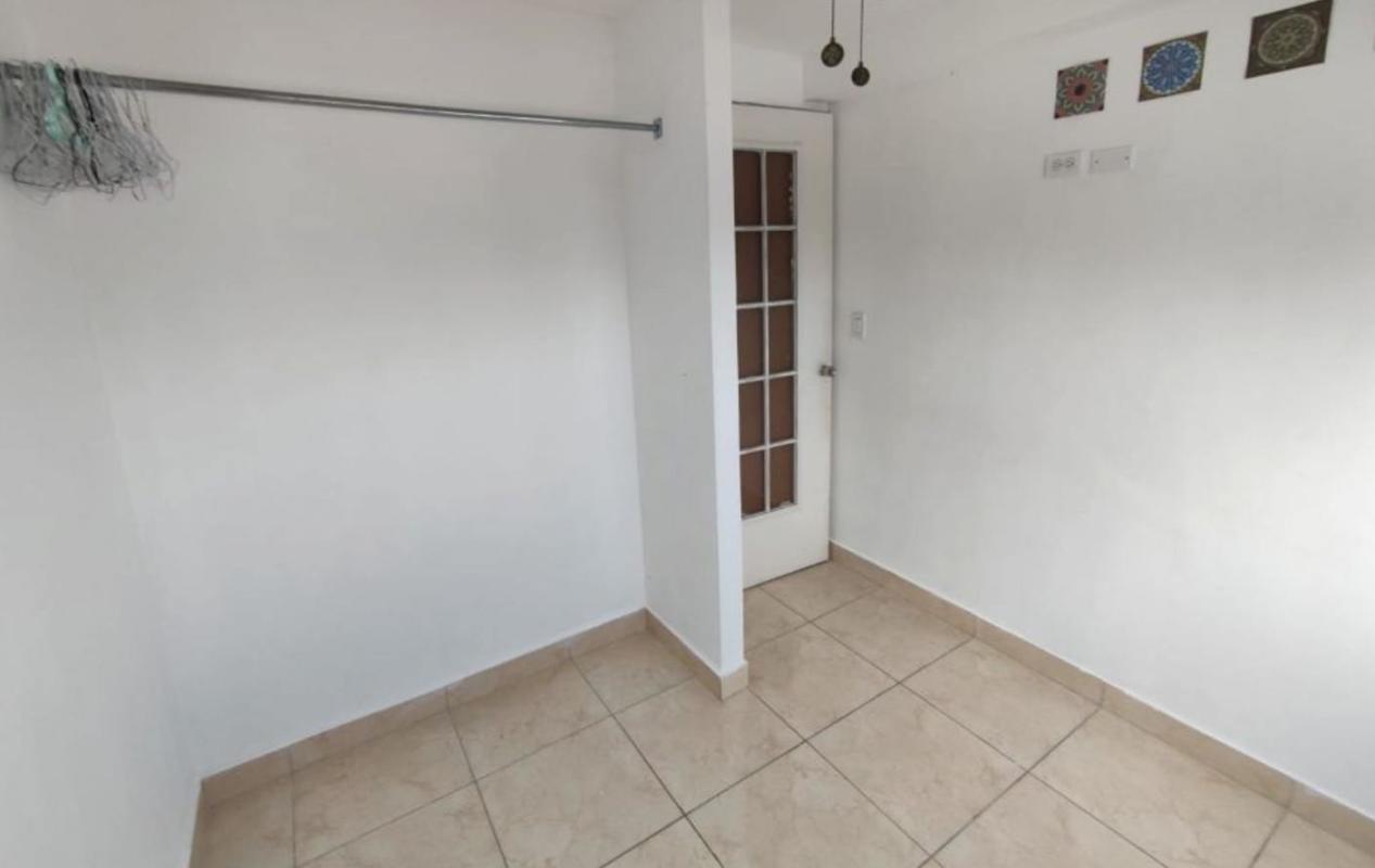 Empty bedroom with wardrobe, ceramic floor and AC in PH Crystal Blue Panama City