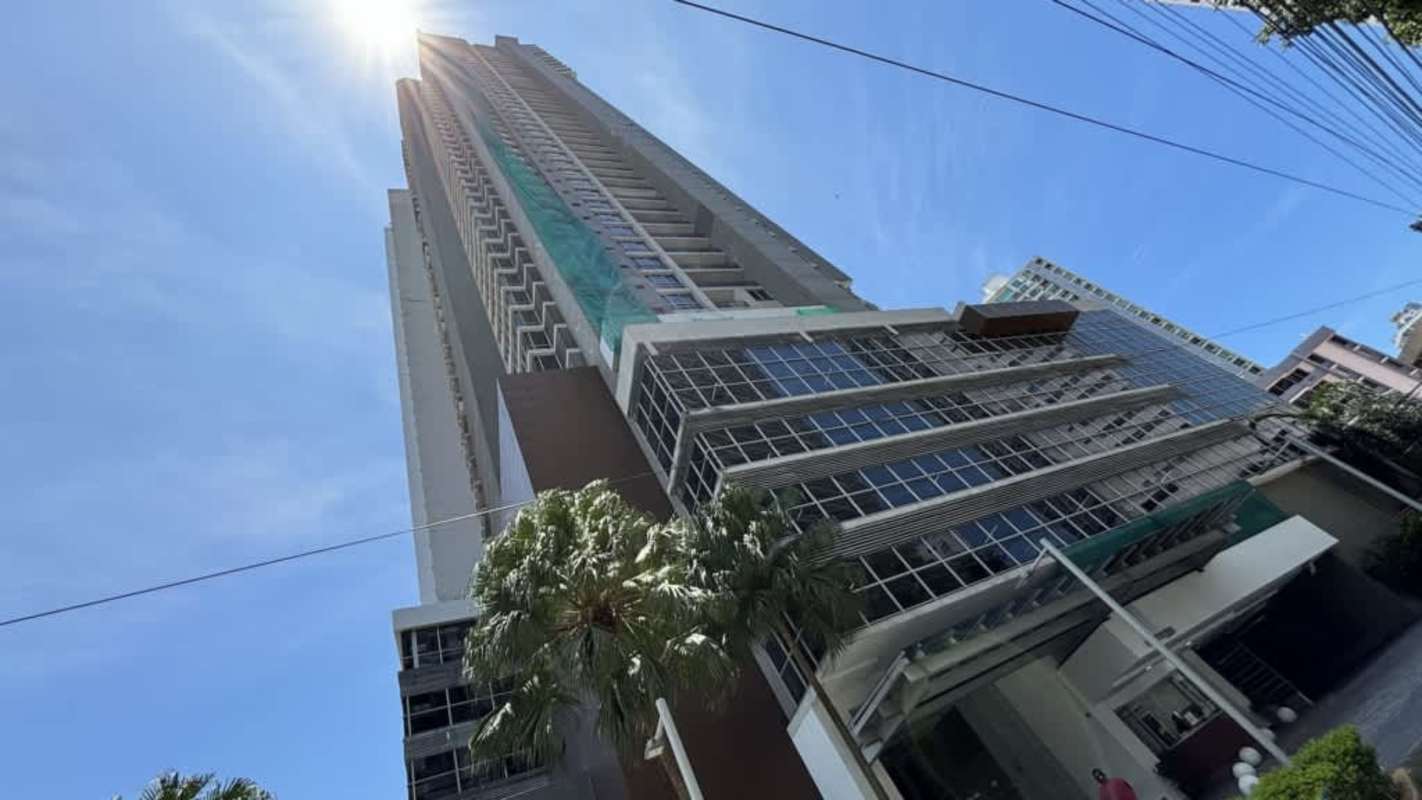 Master bedroom with large window, built-in closet at PH Luxor 300 El Cangrejo Panama