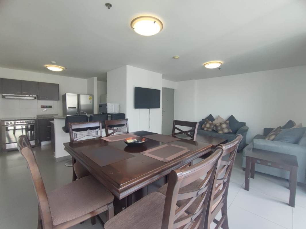 Modern open kitchen with granite countertops and breakfast bar in PH Colores de Bella Vista Panama