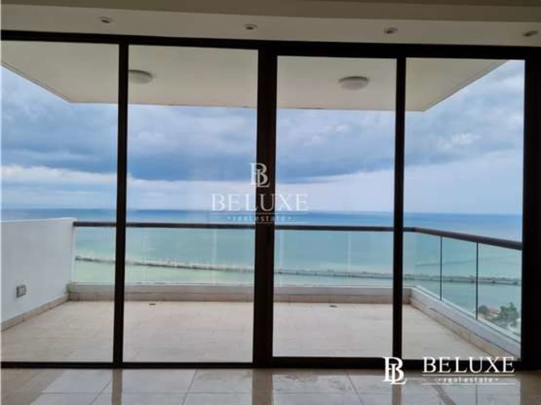 Elegant lobby with high ceilings at PH Dal Mare, Coco del Mar Panama City