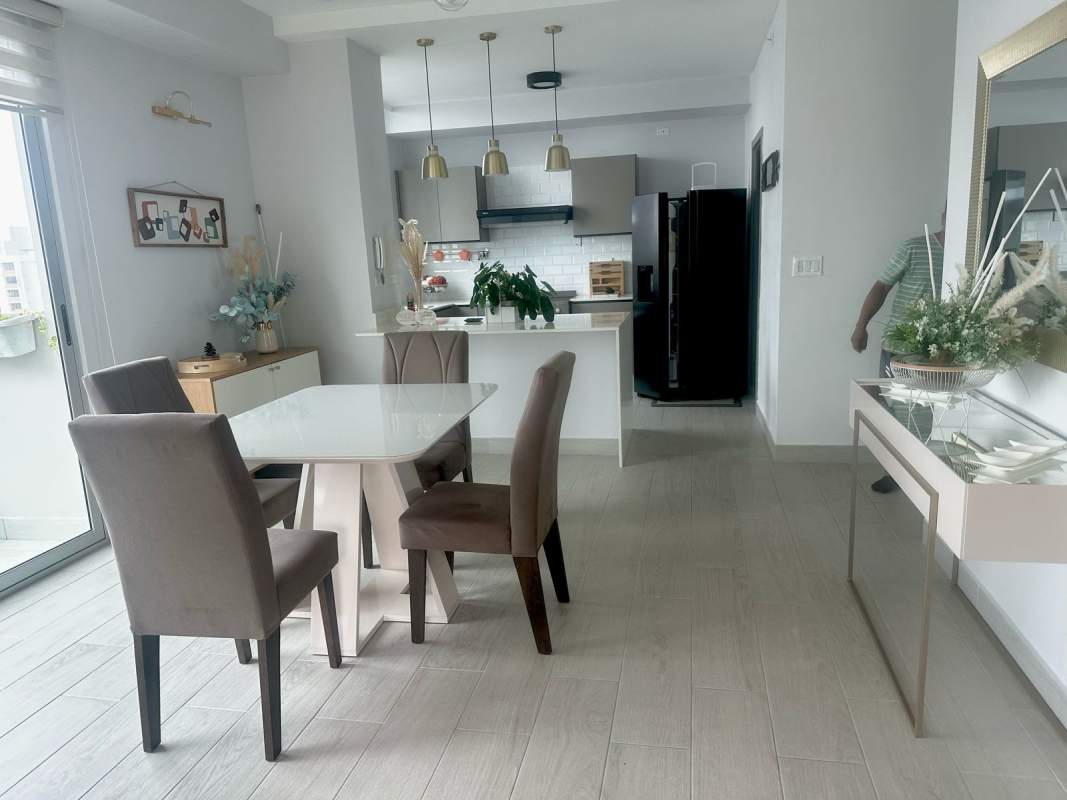 Open kitchen and dining area, glass table, modern lights PH Urbana Obarrio Panama