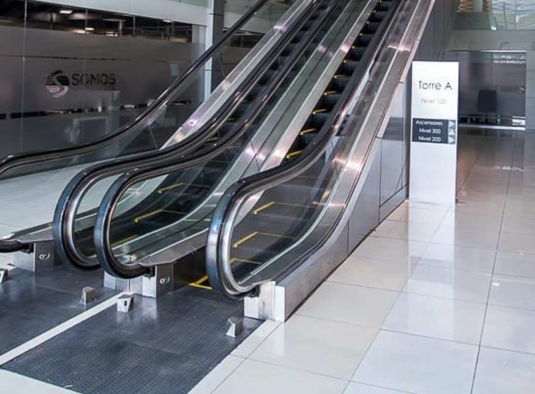 Twin escalators and glass lobby walls at PH BICSA Tower on Avenida Balboa Panama