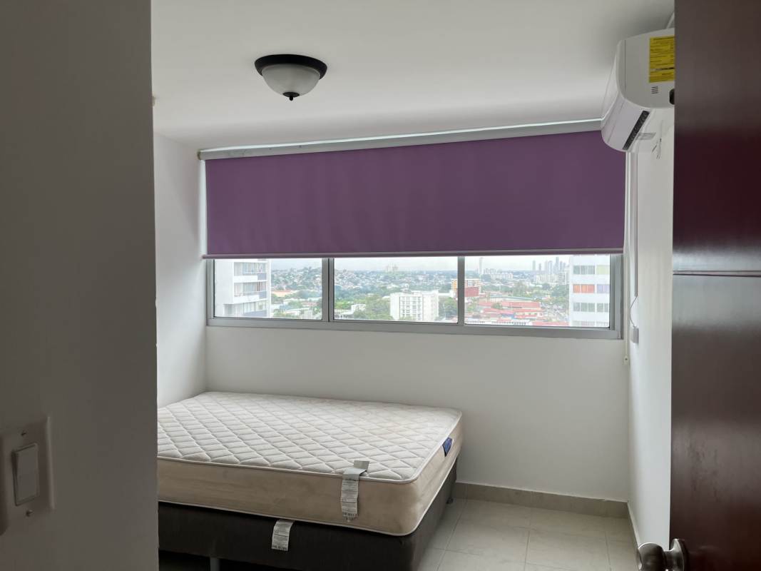 Small bedroom with window city view, AC, roller blinds in Central Park Torre Tribeca