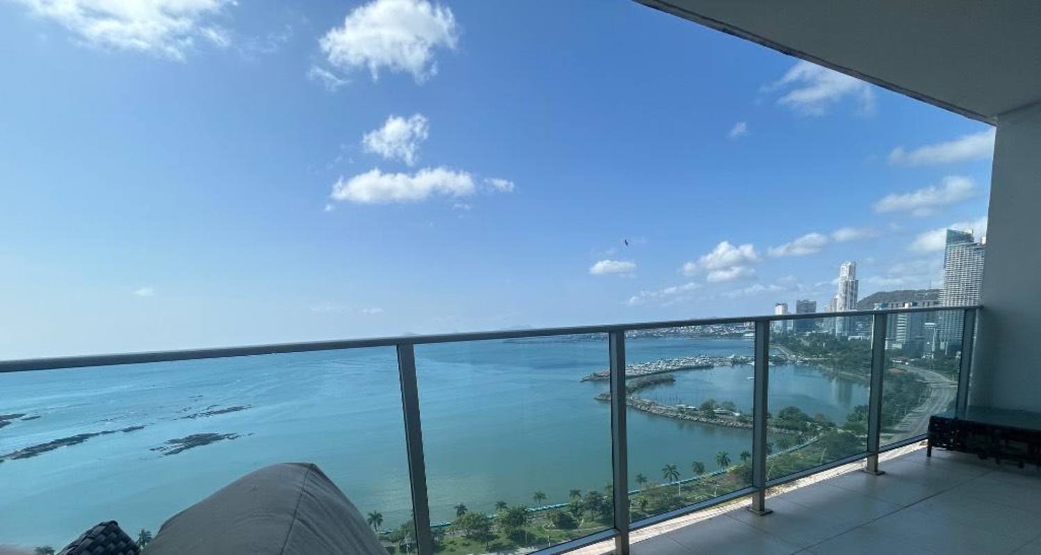 Master bedroom with oceanfront view and seating area PH Waters on Avenida Balboa Panama