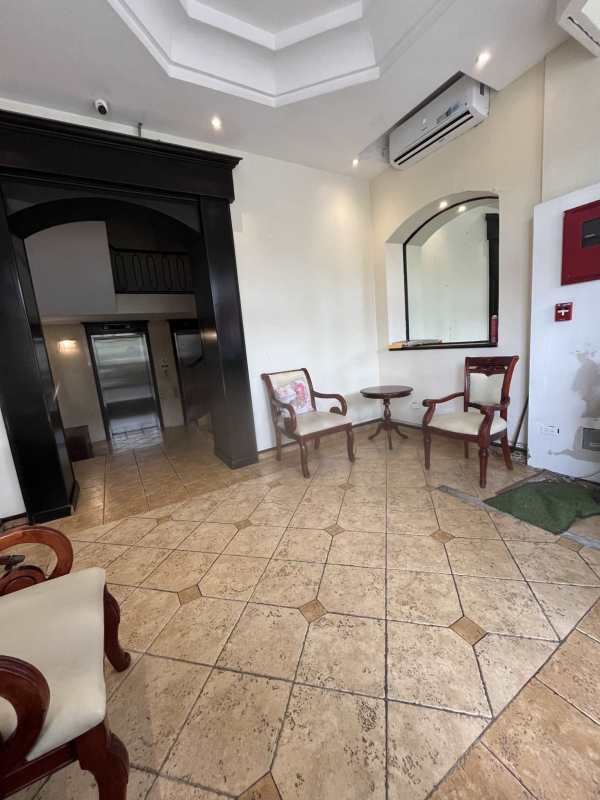 Lobby area with elevator access, seating in PH Via Argentina Panama City