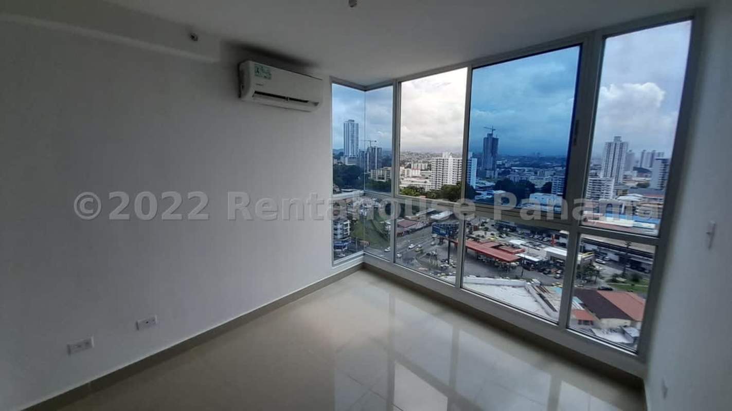 High-rise rooftop pool and sun loungers with skyline view at PH Coral Towers Carrasquilla Panama