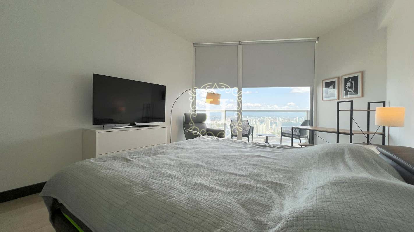 Spacious bedroom with panoramic ocean view The Ocean Club Punta Pacifica