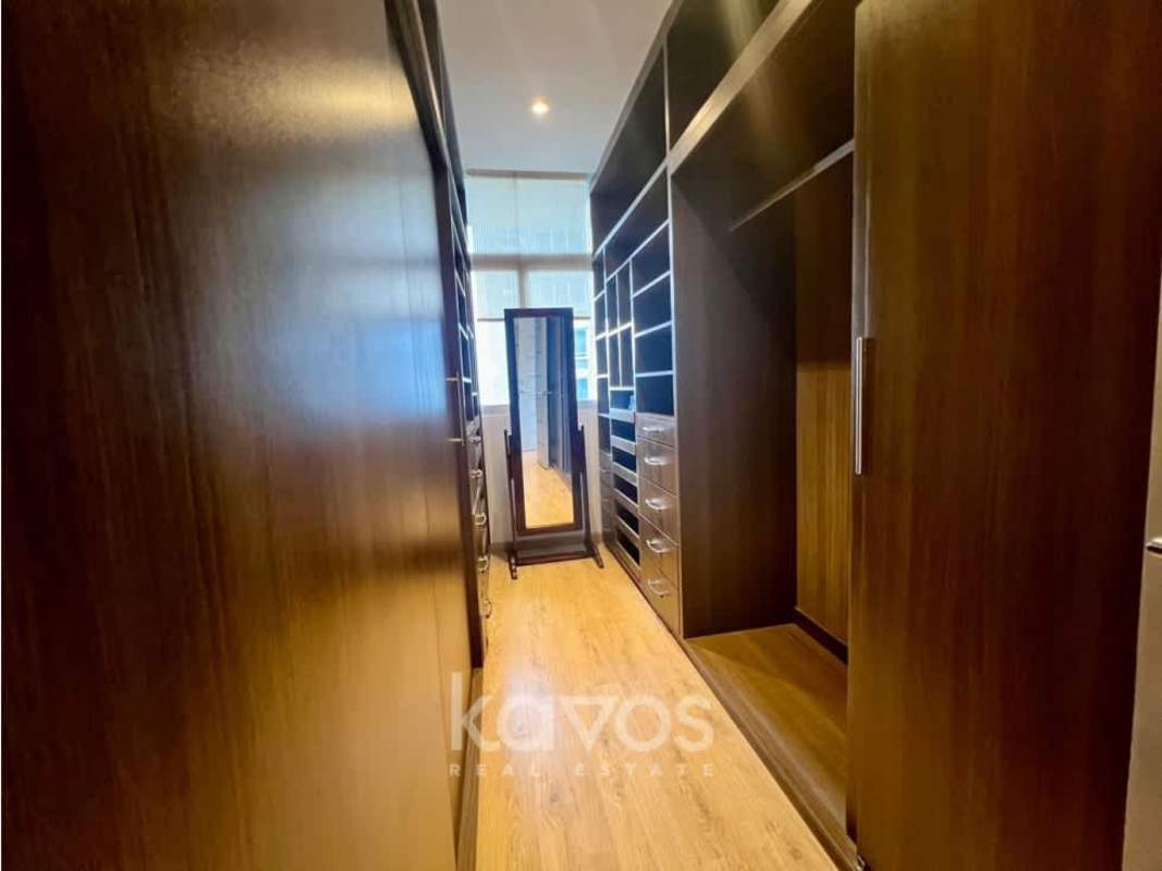 Custom wood walk-in closet with window and mirror PH Luxor Panama