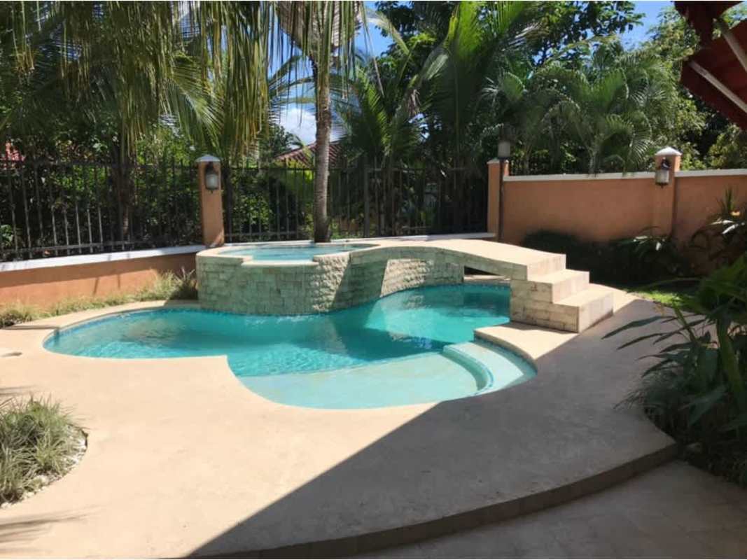 Tropical backyard with private swimming pool, jacuzzi spa in PH Clayton Village Panama