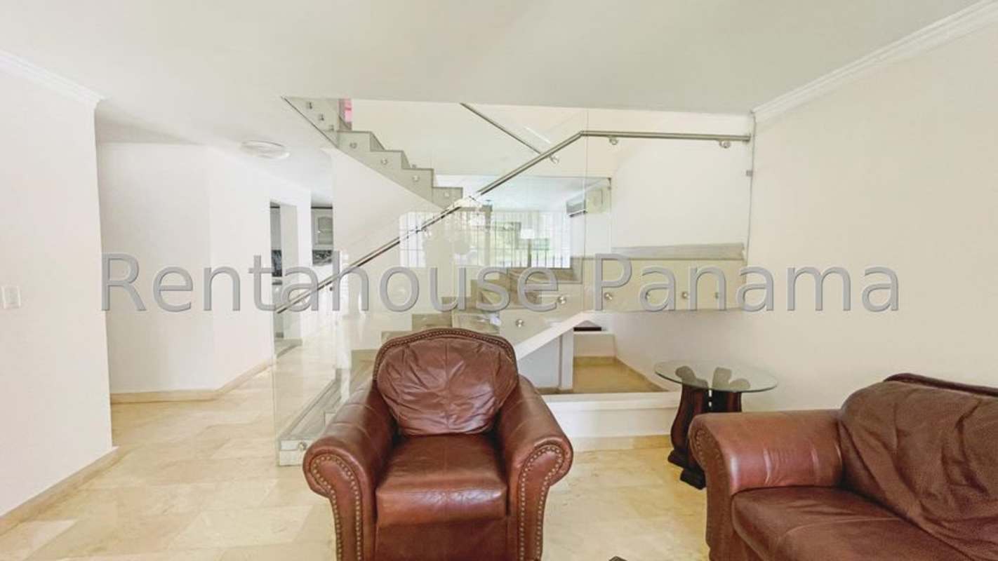 Master bathroom with large jacuzzi tub and double vanity at La Alameda luxury house Panama