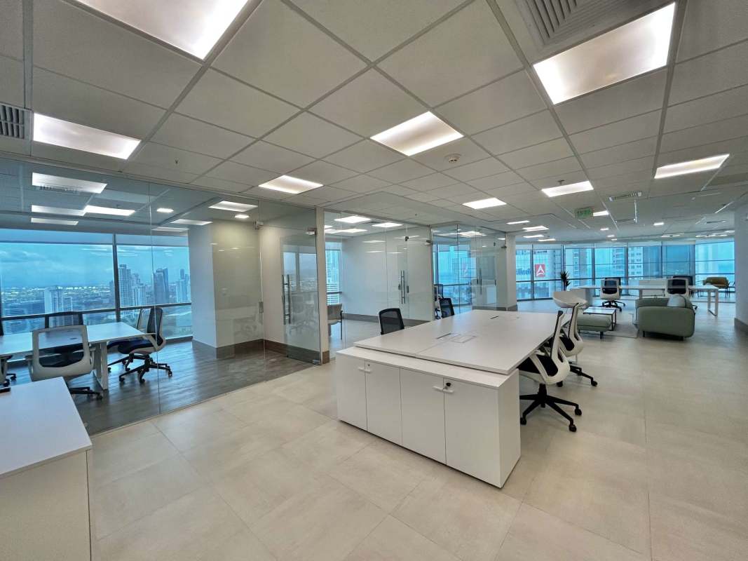 Private glass office space in Costa del Este PH Financial Park high floor