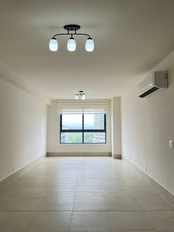 Master bedroom en-suite bathroom walk-in closet golf view PH Ocean House Santa Maria Panama