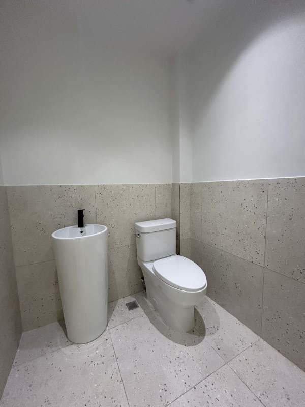 Private workspaces with glass partitions in furnished office in Financial Park Costa del Este Panama City