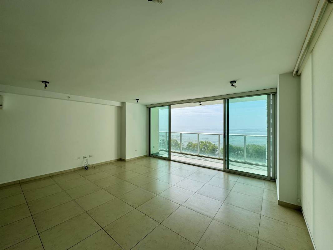 Bedroom with built-in closet split AC window Costa del Este Panama