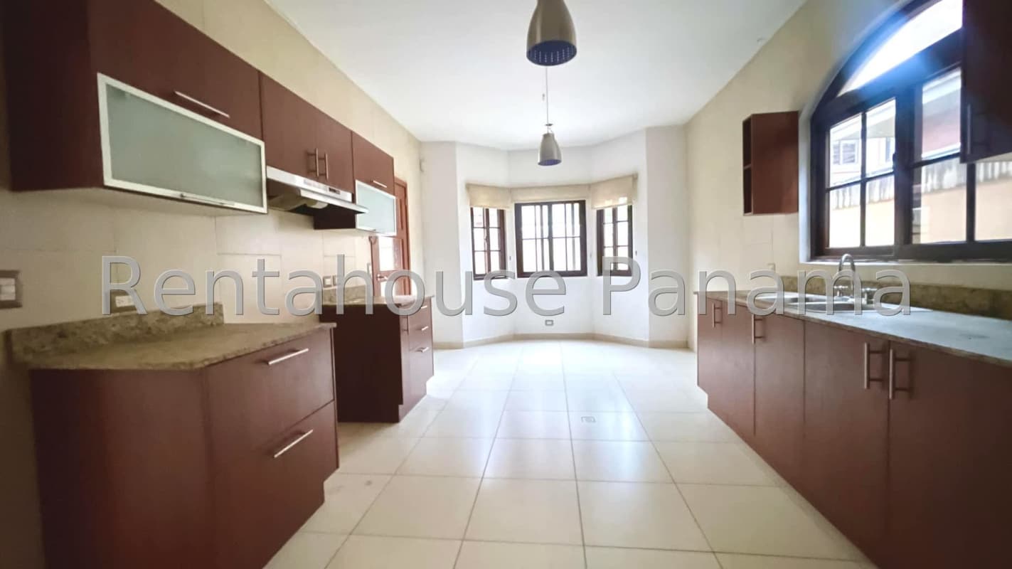 Covered patio terrace with tile flooring, arches, ceiling fan, overlooking private garden Costa Sur Panama