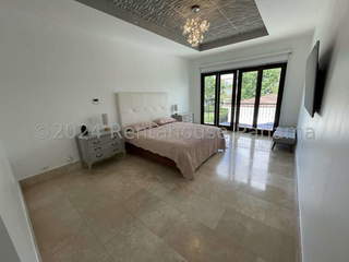 Single Family Villa for Sale in Costa del Este - 5 bedrooms