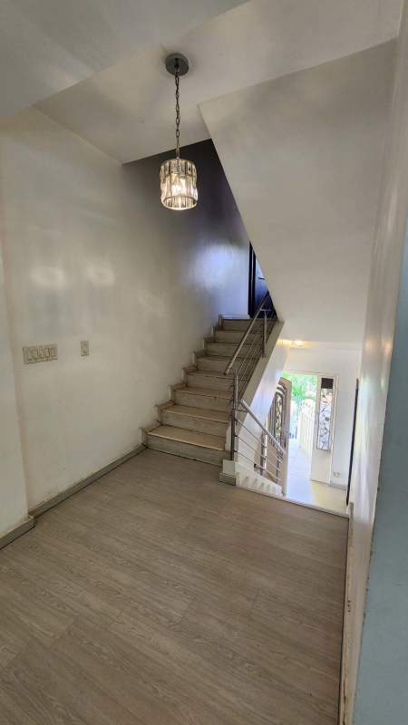 Built-in wardrobes with overhead storage Limajo Panama