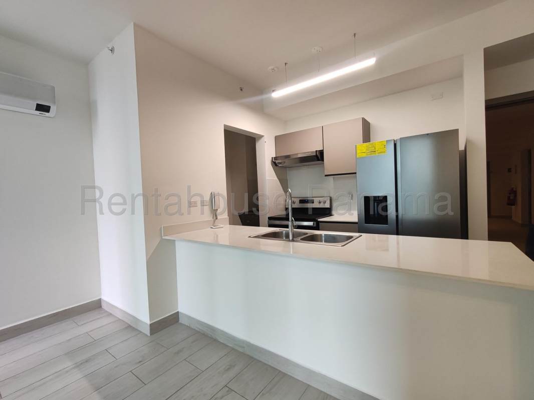 Modern 2BR Apartment with Balcony in PH Urbana Obarrio