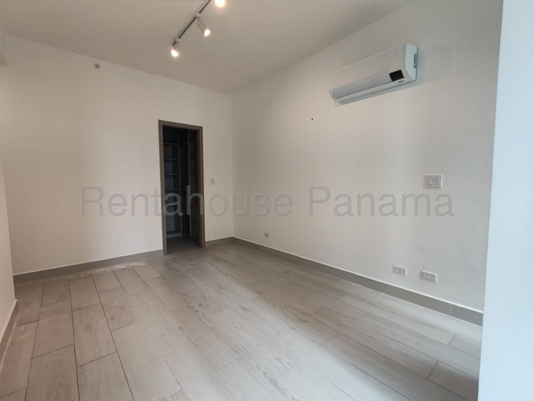 Rooftop terrace with panoramic city views at PH Urbana Obarrio Panama