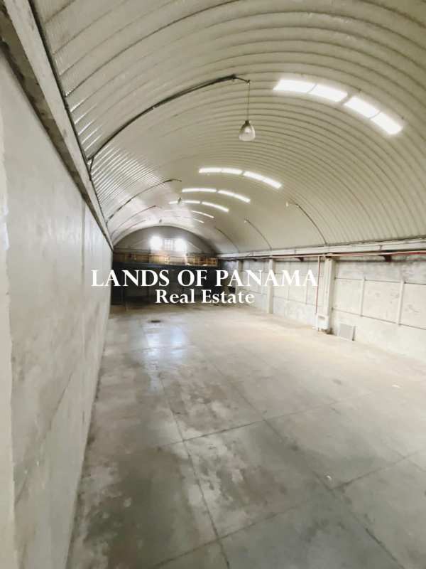 Front entrance of warehouse with parking and loading access in Tocumen Panama