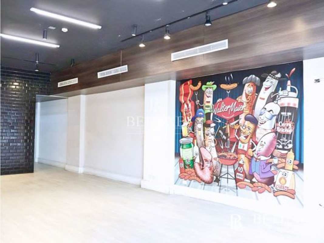 Bright retail or office space with glass facade available for rent at Plaza 66 in San Francisco Panama