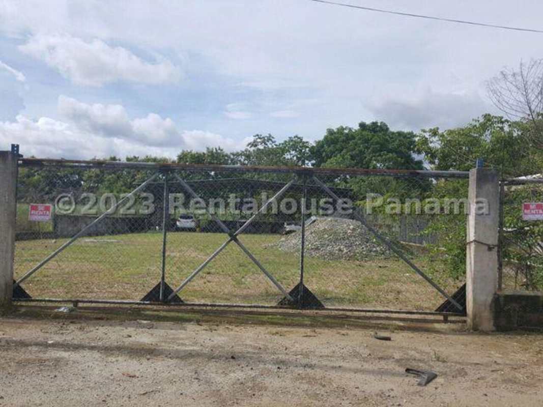 Vacant commercial lot with gated entry, driveway, parked vehicle in 24 de Diciembre Panama