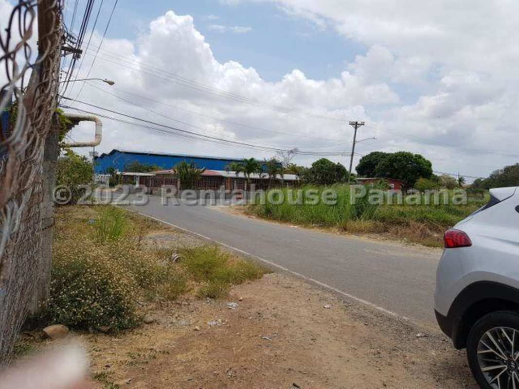 Fenced commercial land with metal sheds, dry grass and trees 24 de Diciembre Panama