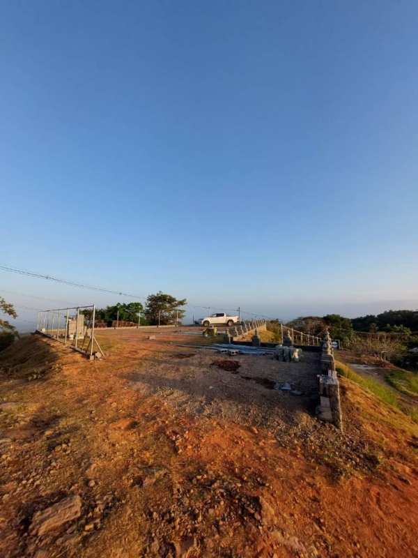 Undeveloped hilltop land with gravel dirt surface in Cerro Azul Panama