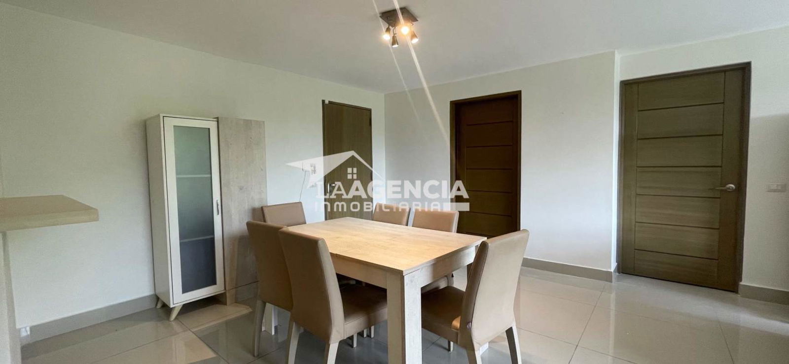 Dining area with modern table and chairs in stylish apartment Clayton Hill Residences Panama