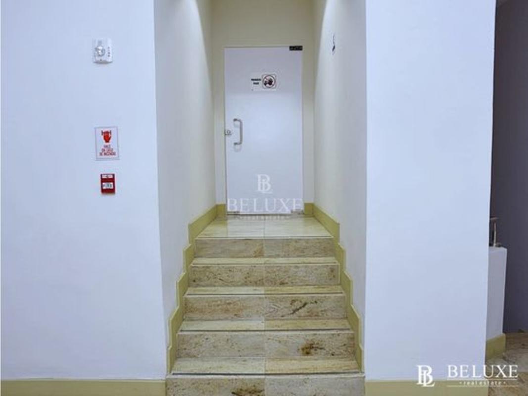 Modern conference room setup in office rental Plaza Penta Panama City