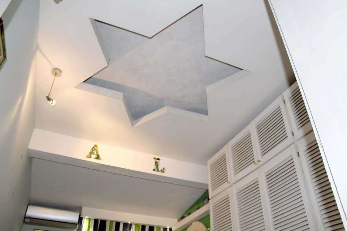 Contemporary bedroom with star ceiling, white closets, air conditioning Betania Panama