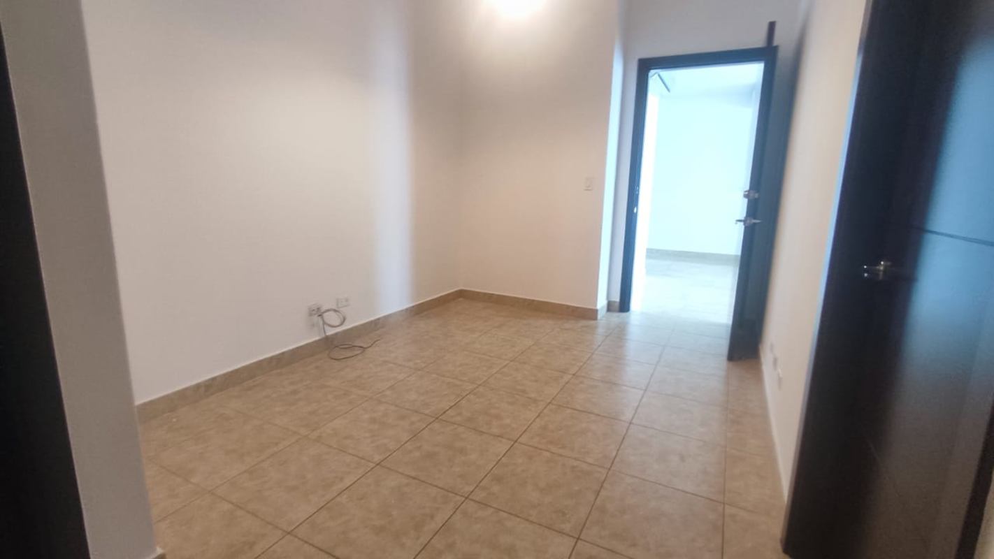 Bedroom with city view and built-in closet for rent in PH Titanium Costa del Este Panama