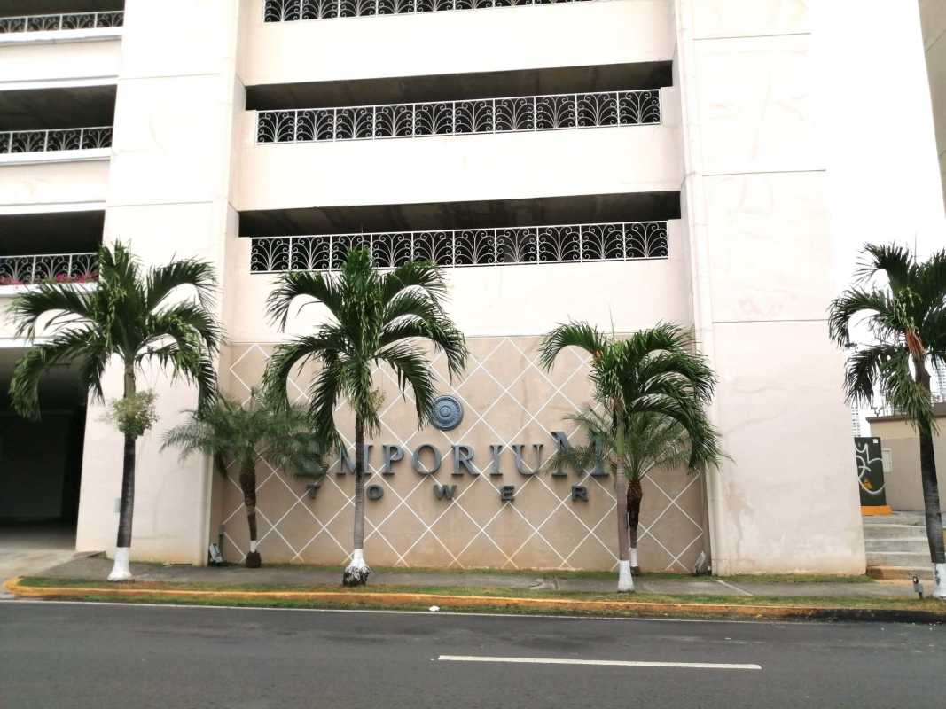 Spacious living dining with natural light at Emporium Tower San Francisco Panama