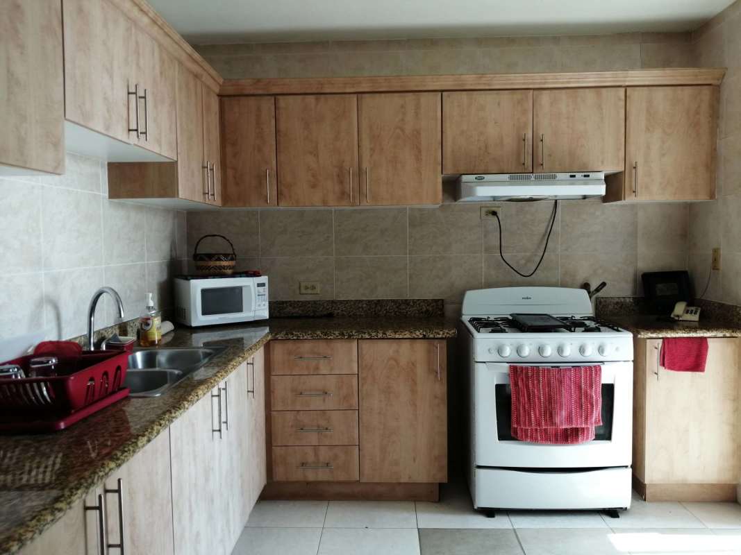 Bright secondary bedroom with built-in closet in Emporium Tower Panama City