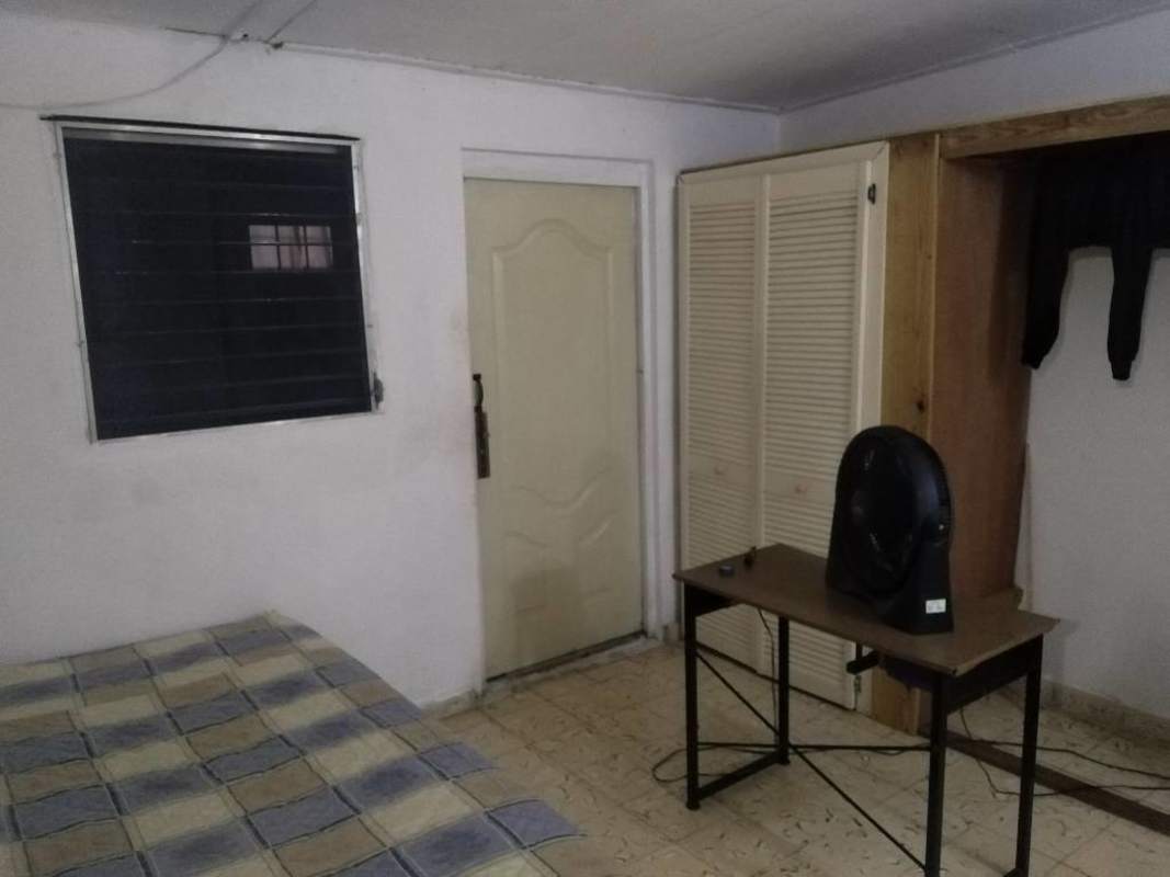 Simple bedroom with closet, desk, tiles and window blinds in Cerro Viento Panama City