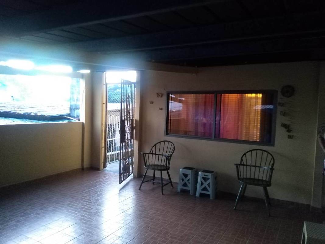 Family kitchen decorated wall plates stove fridge countertop Cerro Viento Panama