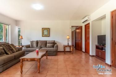 Fully equipped contemporary kitchen with appliances in Costa Blanca Resort Panama