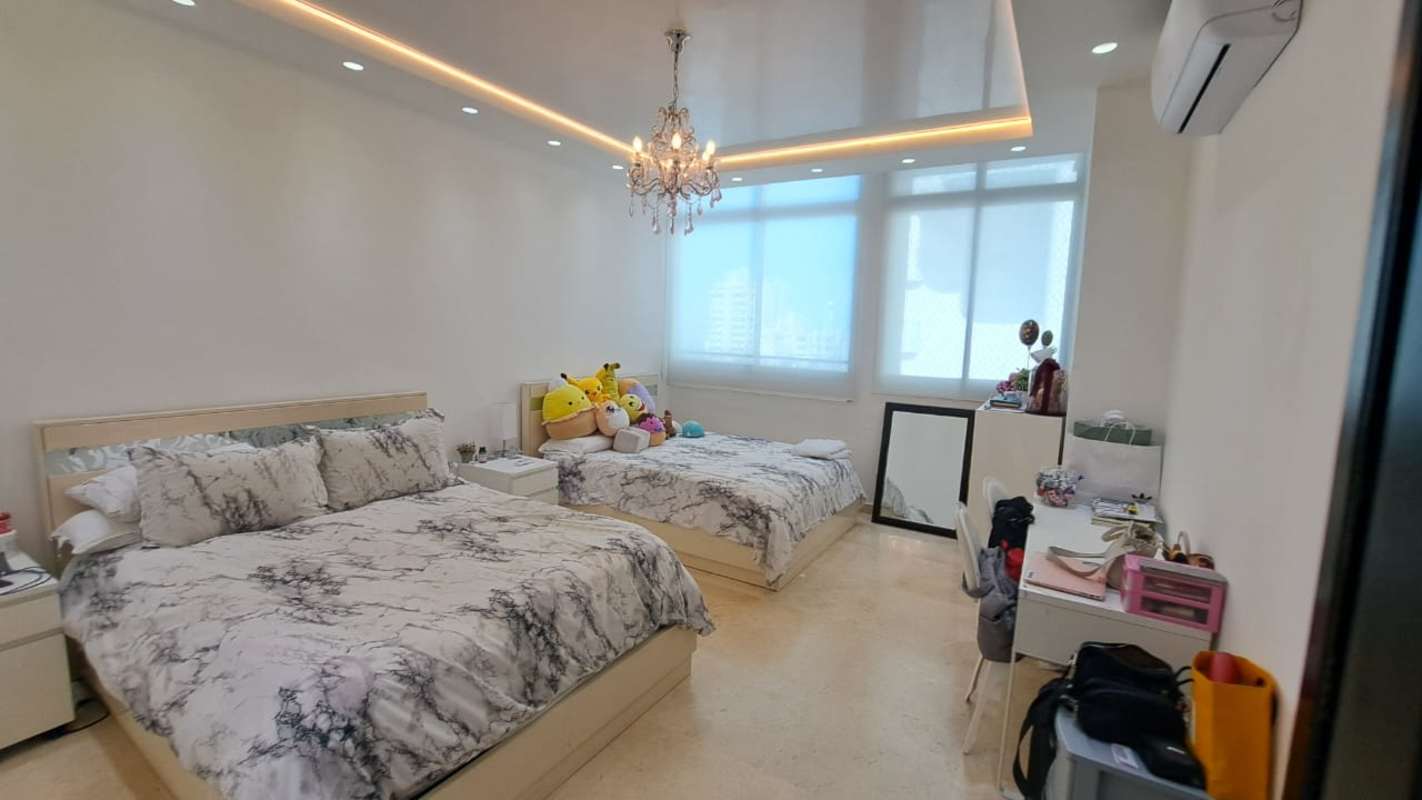 Luxury dining room with floor-to-ceiling windows overlooking ocean and skyline in PH Vista Sol Panama