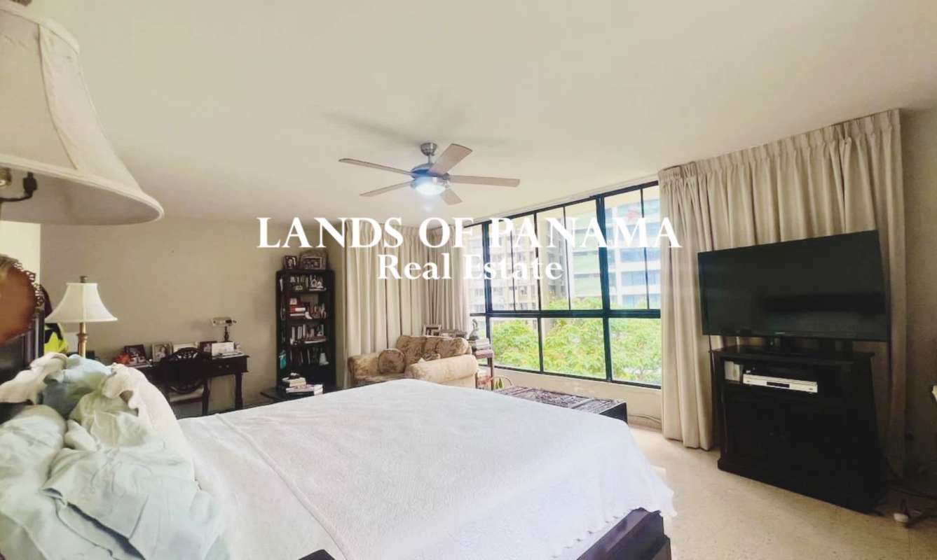 Open dining area and living room leading to large balcony in PH Marbella Panama