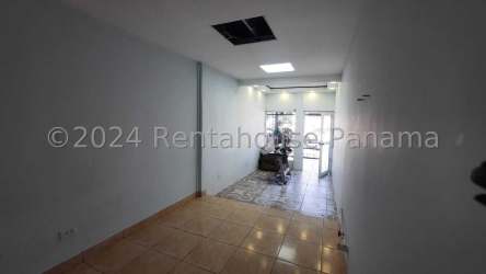 Living room with tiled flooring and natural light in mixed-use house Vacamonte Panama Oeste