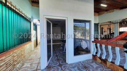 Rear commercial locale ready for business rental in Vacamonte house Panama Oeste