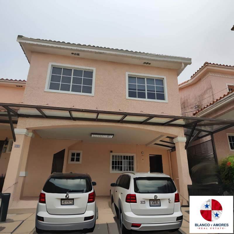 Luxury kitchen with granite and top appliances in Condado del Rey Panama