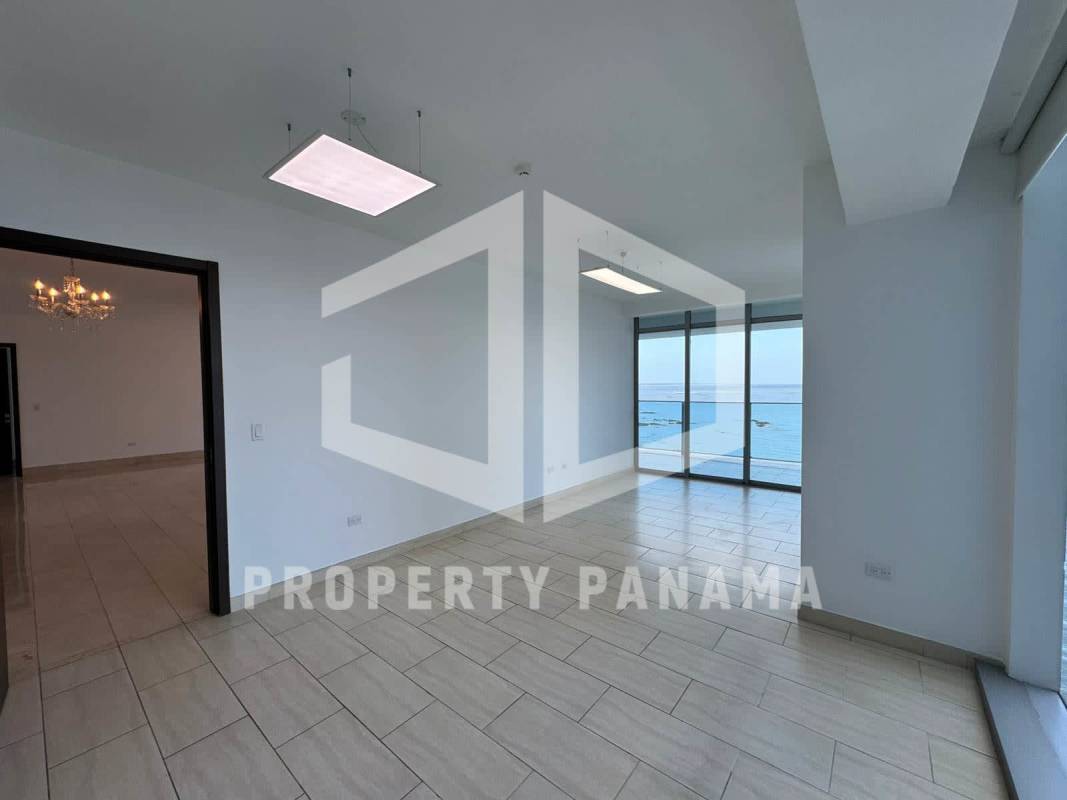 Spacious walk-in closet with shelving, drawers and hanging space in PH Grand Tower Punta Pacífica