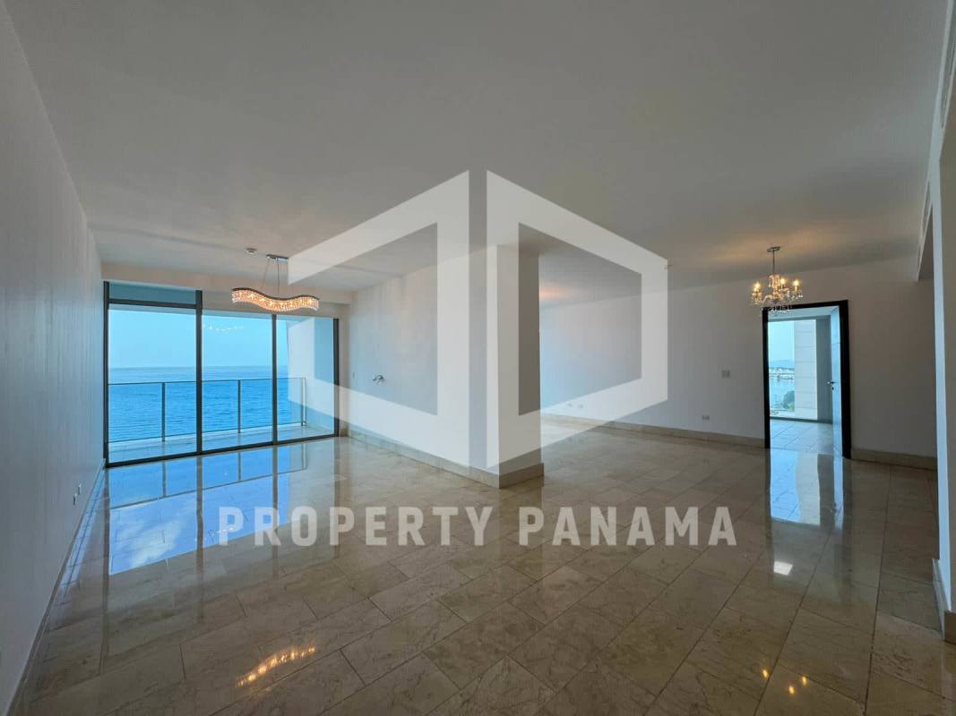 Contemporary kitchen with granite countertops, built-in appliances, elegant cabinetry in PH Grand Tower Punta Pacífica