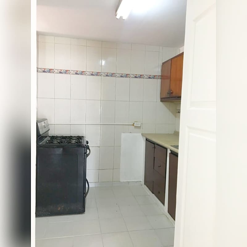 Kitchen with stove, cabinets, tile backsplash PH D'LIGHT San Francisco Panama