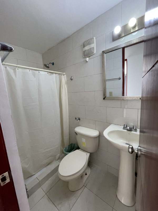 Modern bedroom with wardrobe, fan and AC PH Sky Park Vía Transístmica