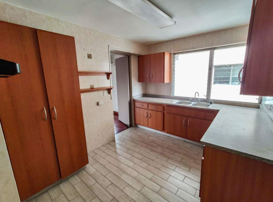 Traditional kitchen granite double sink wooden shelves PH Las Marianas Punta Paitilla