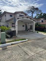 Master bedroom with walk-in closet and AC at Sunset Hill Costa Verde